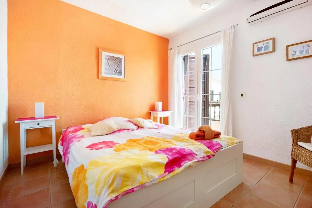 Lovely 2-Bed House With Pool And Sea-View Chayofa