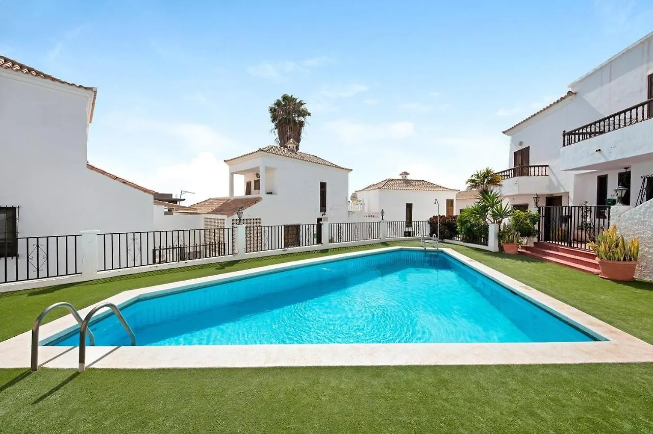 Lovely 2-Bed House With Pool And Sea-View Chayofa 0*,
